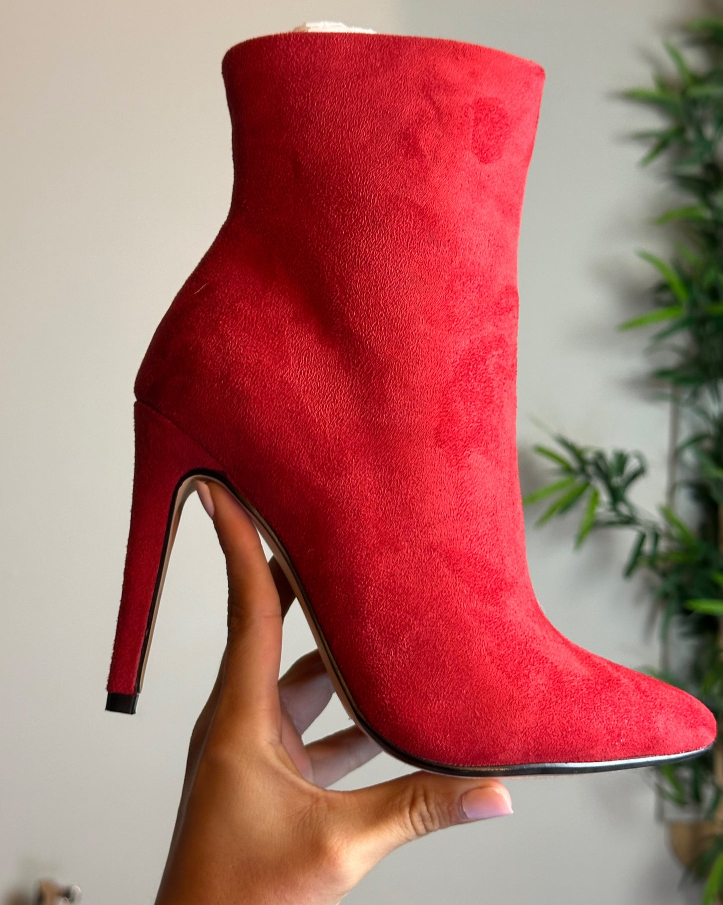 RED BOOTIES